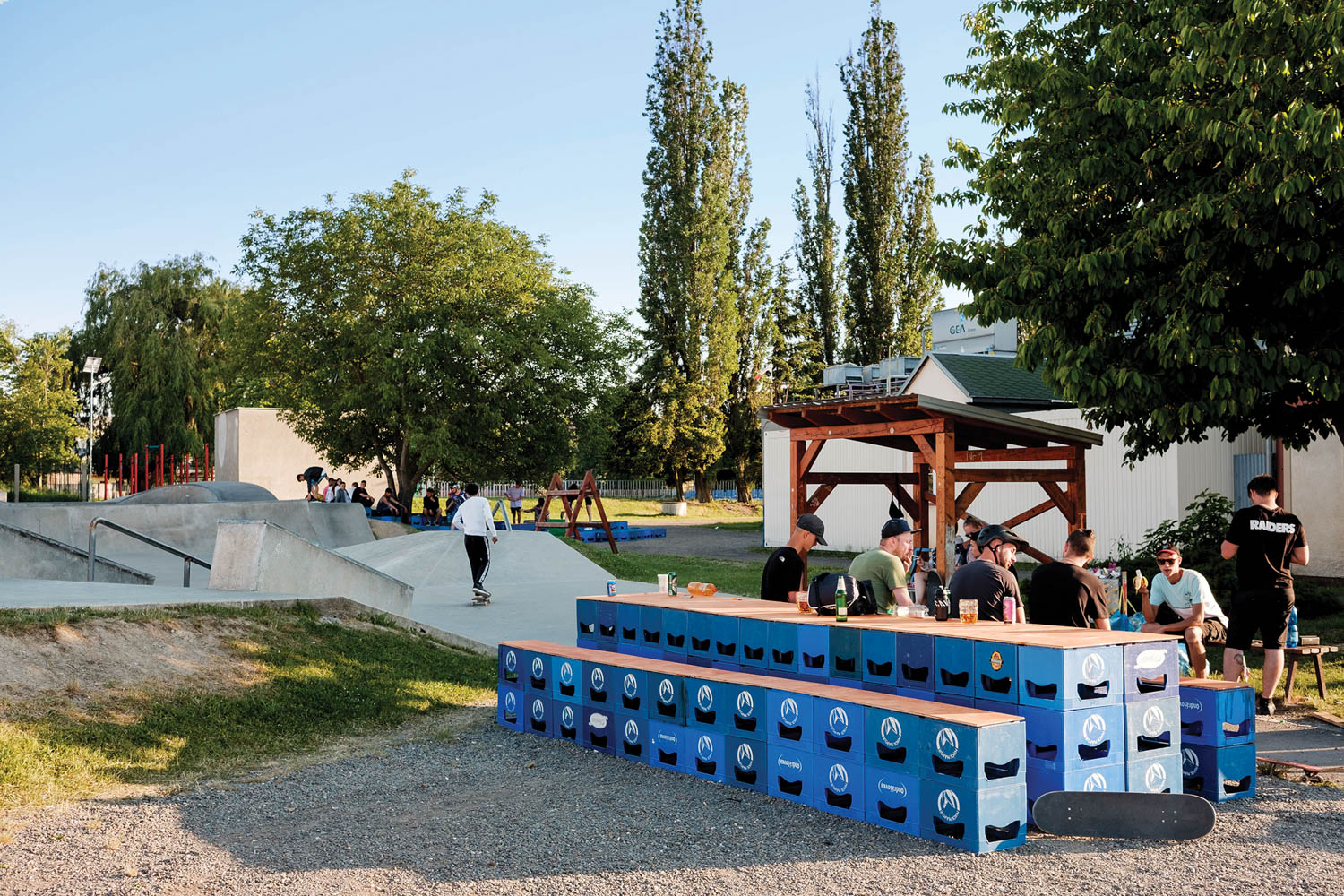 蓝箱外看上去像超大legos