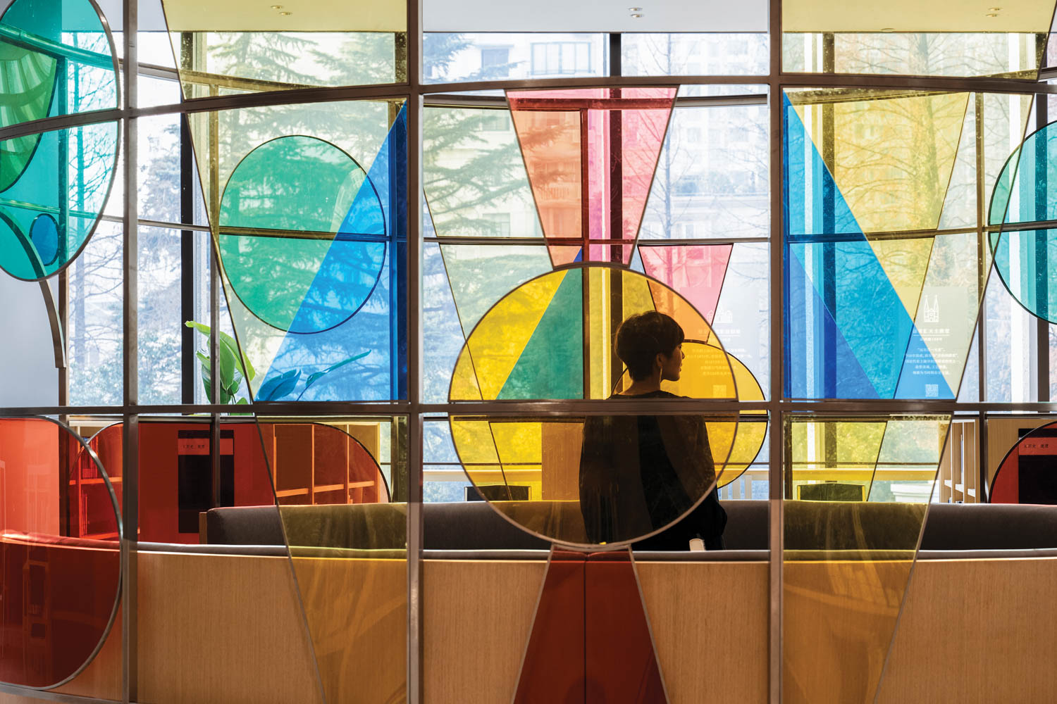 几何式染色玻璃屏幕环套装饰座椅