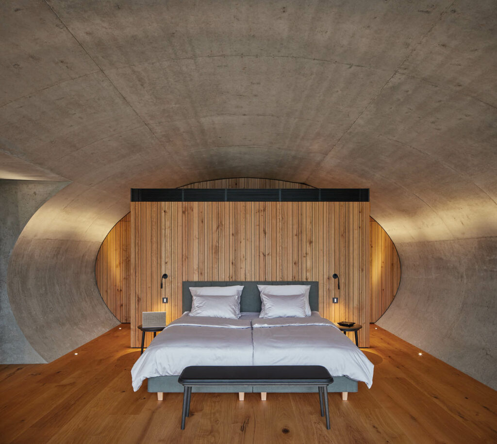 酒厂公寓卧室用橡树制成的地板和口音