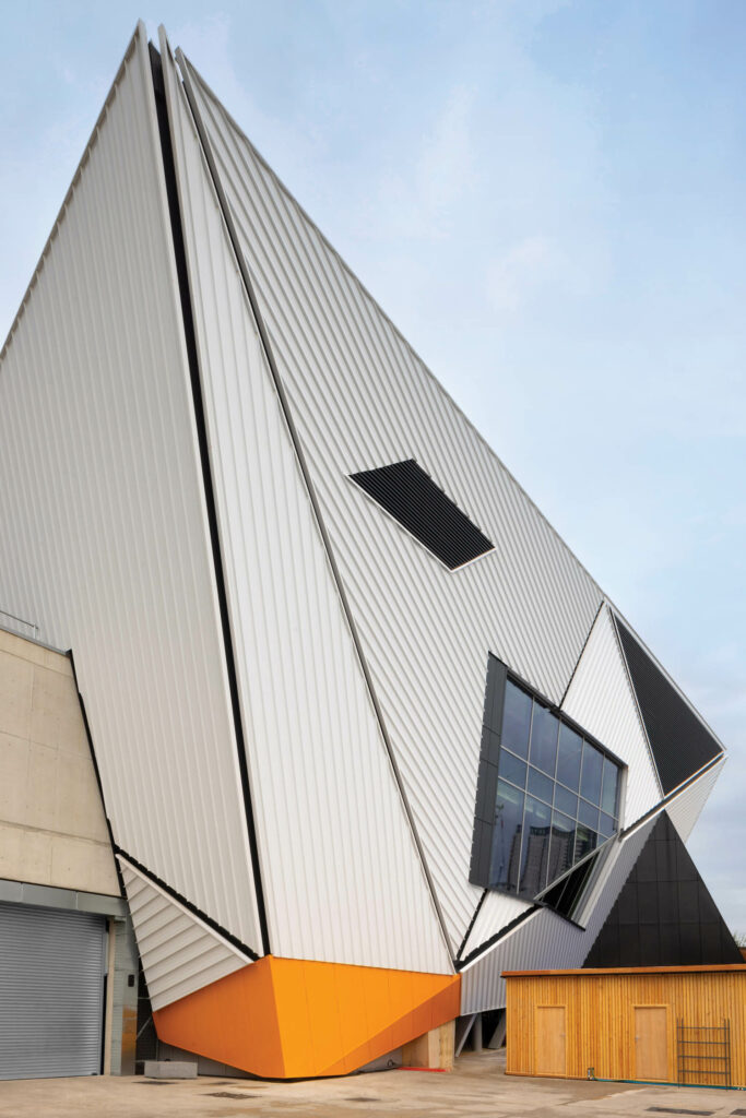 AvivaStudios外部新空间艺术、音乐和文化