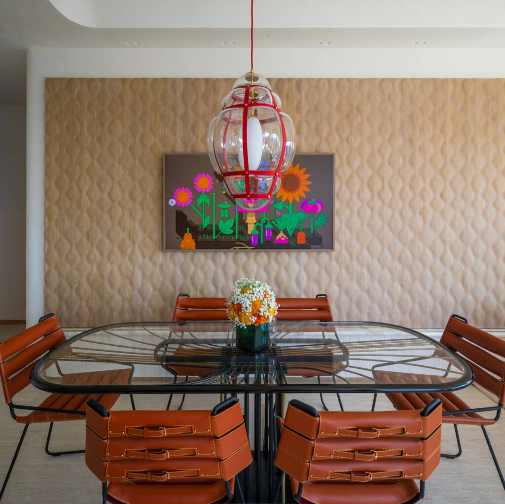 a Marcel Wanders吊机悬浮在餐桌上