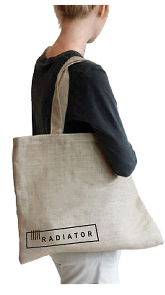 一个女人用浅灰色图案标识