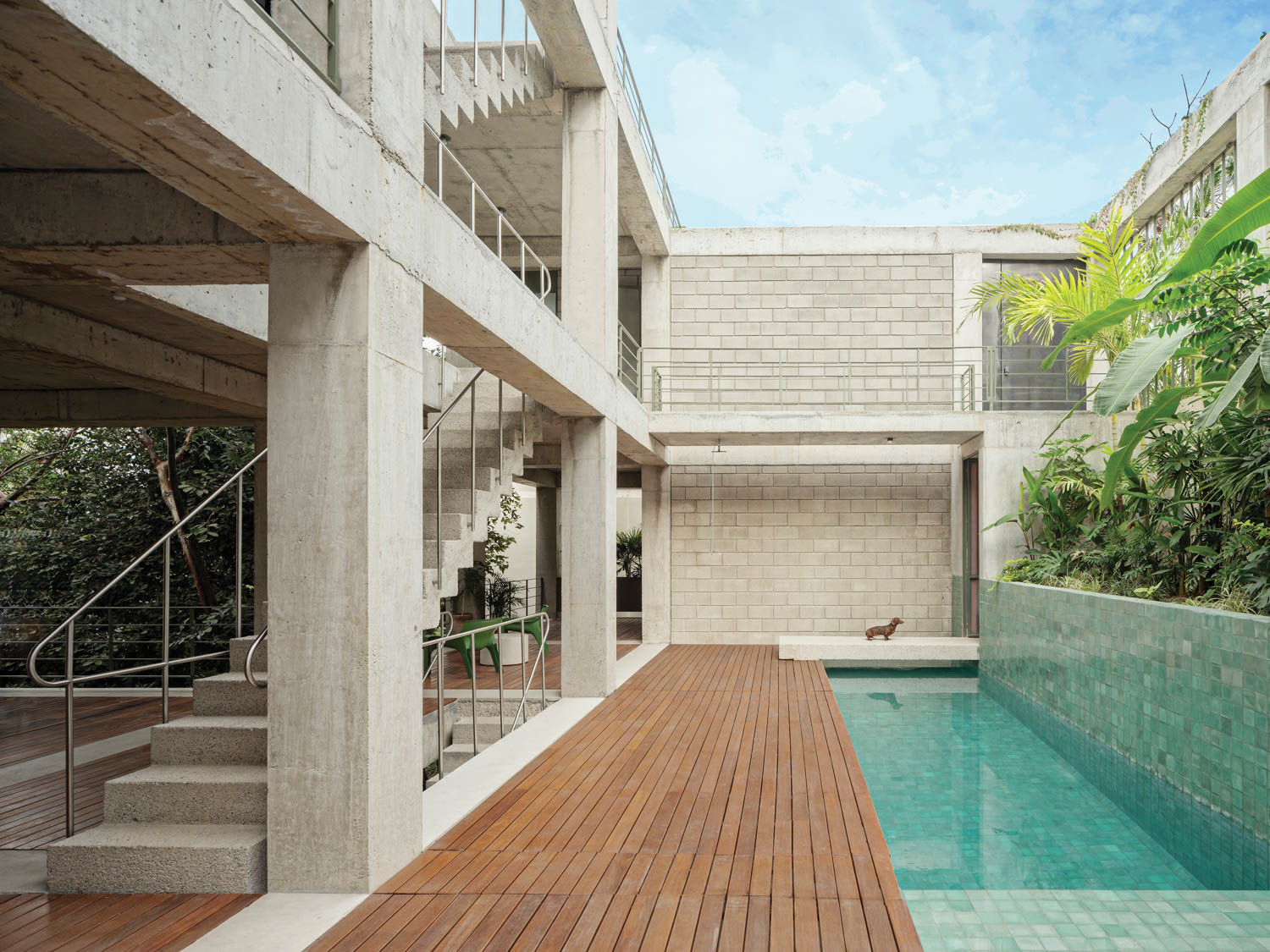 甲板运行长圈池 在这个别墅