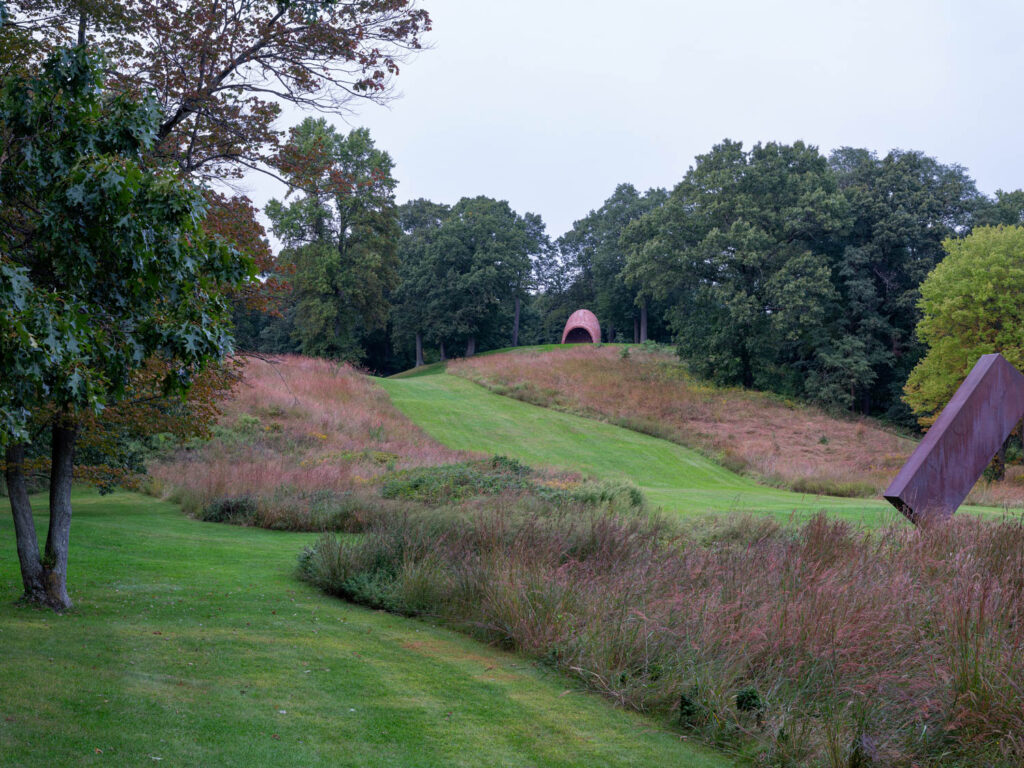 户外雕塑横跨风暴王艺术中心