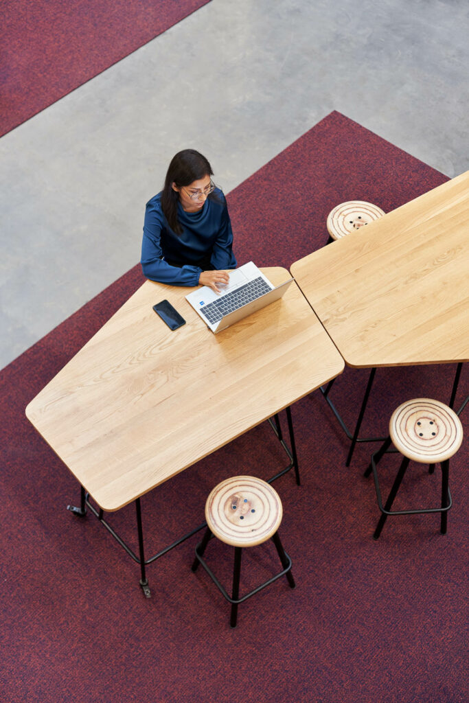 类似按钮的凳子op一raon地毯