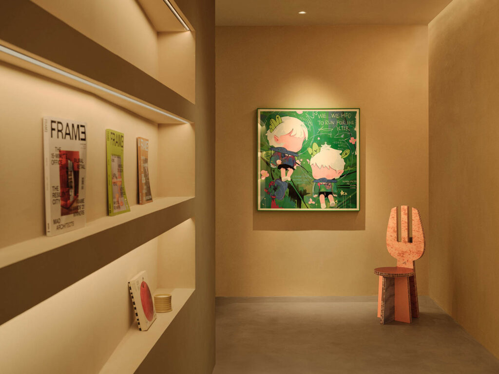 叉形轮椅向Aurora设计总部主入口雇员打招呼