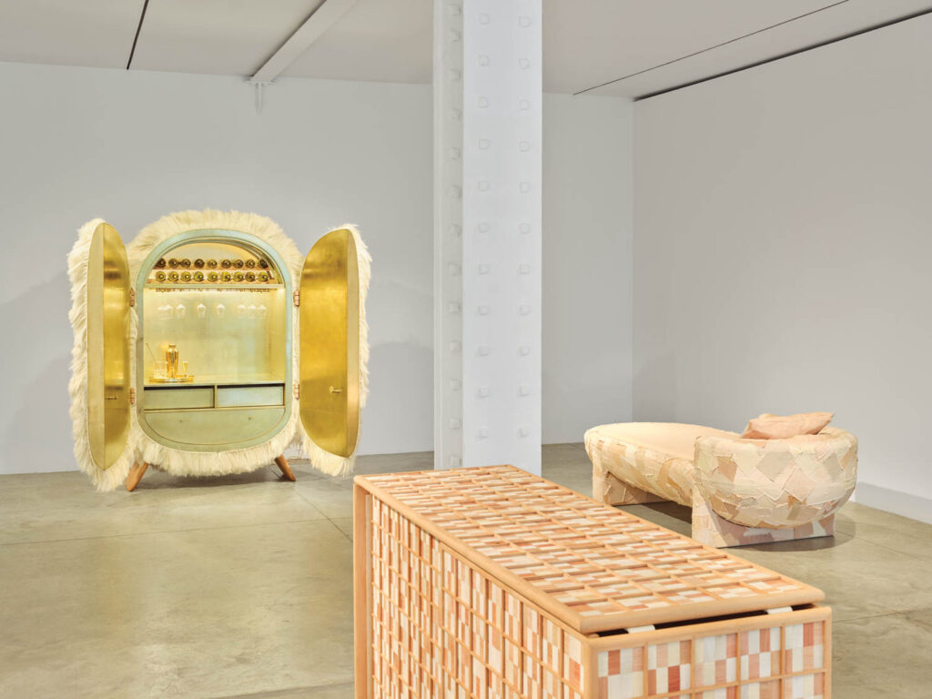 美术馆安装视图包括Corn Kumiko和Hiir