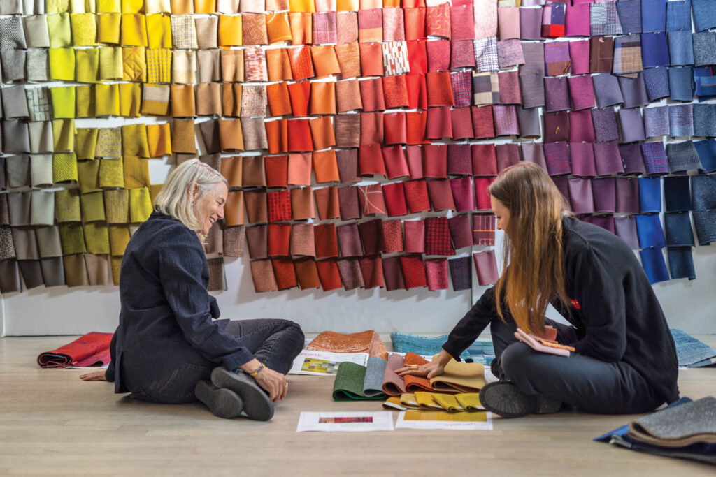 Suzanne Tick协同Carol Lindsey工作