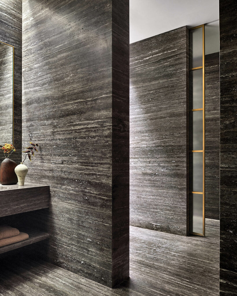 水柜淋浴由口袋门包