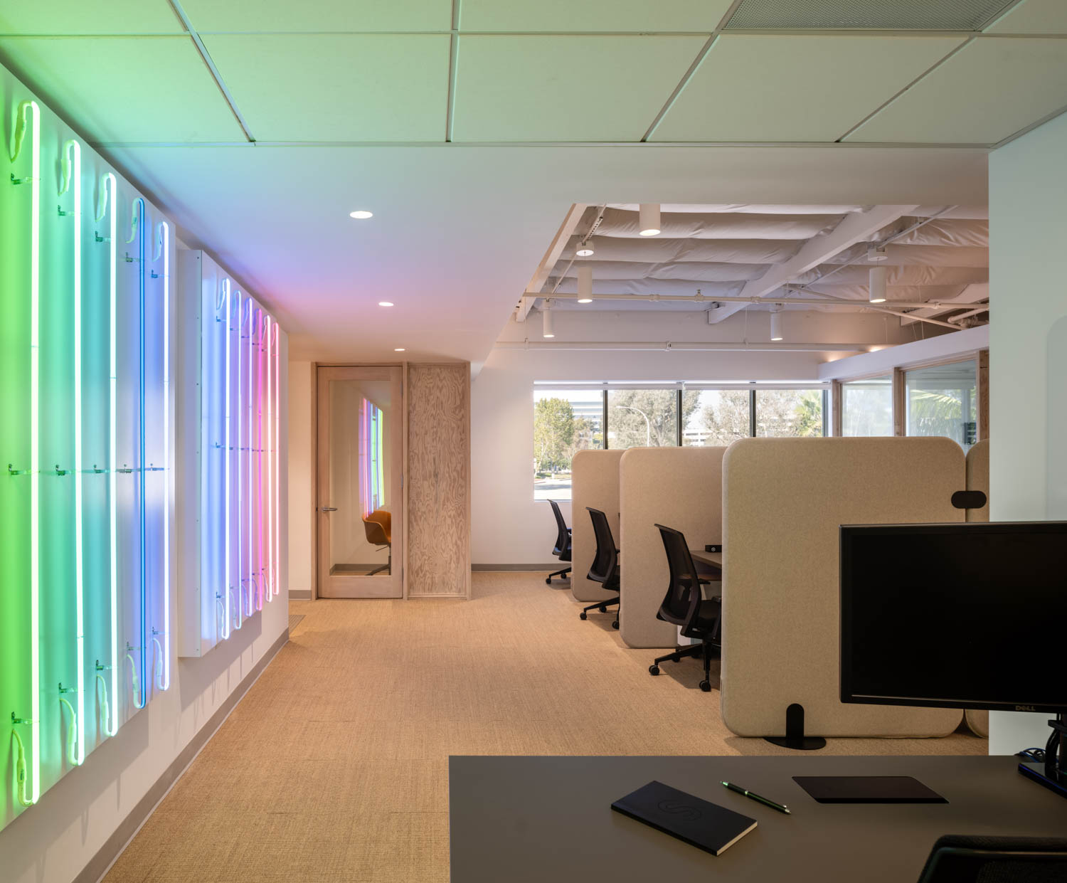 办公墙上线人画