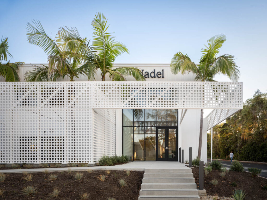 彩虹屏幕为Nadel总部前端提供半特权