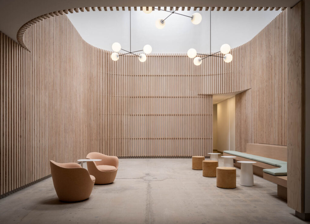 日复一日木板圈组成员工休息室