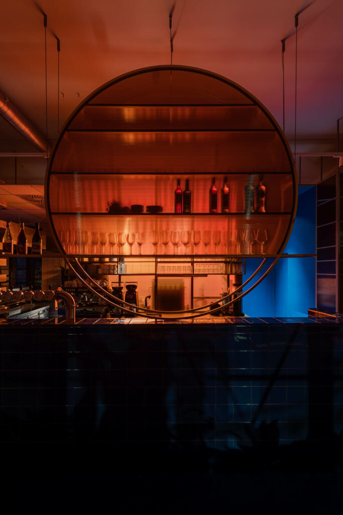 糕点店和夜店后悬架闪亮光