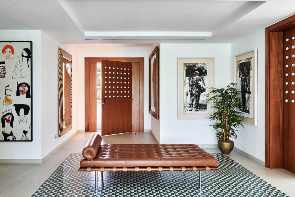 皮革日间床装地板和木剪