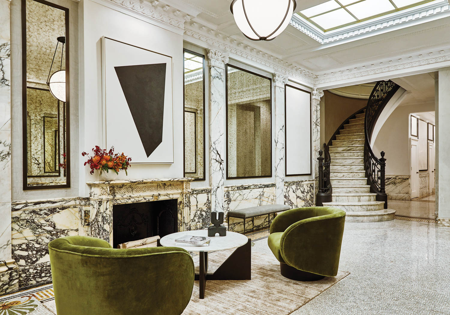 大楼大厅配绿色天鹅绒椅