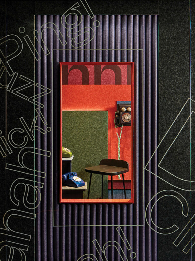 环绕黑墙的座次几何形状