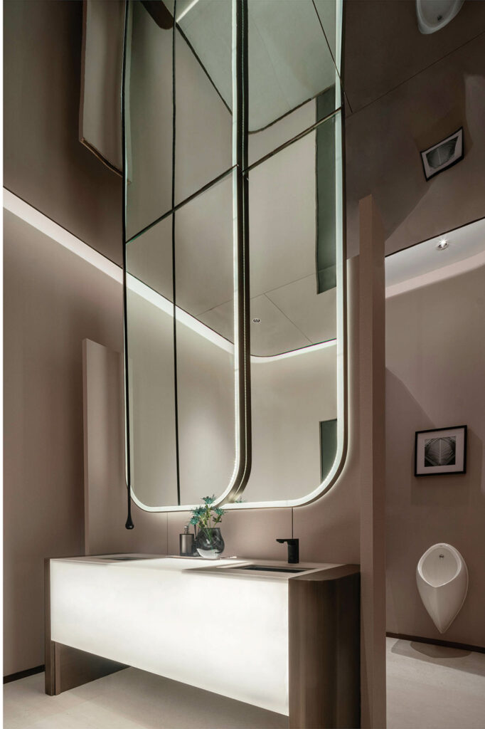 时尚咖啡店的洗手间