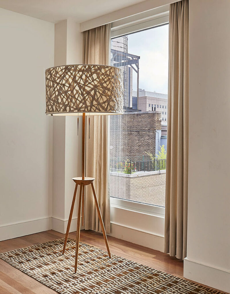 Natura是LoriWeitznerImprint集合的一部分,见灯影