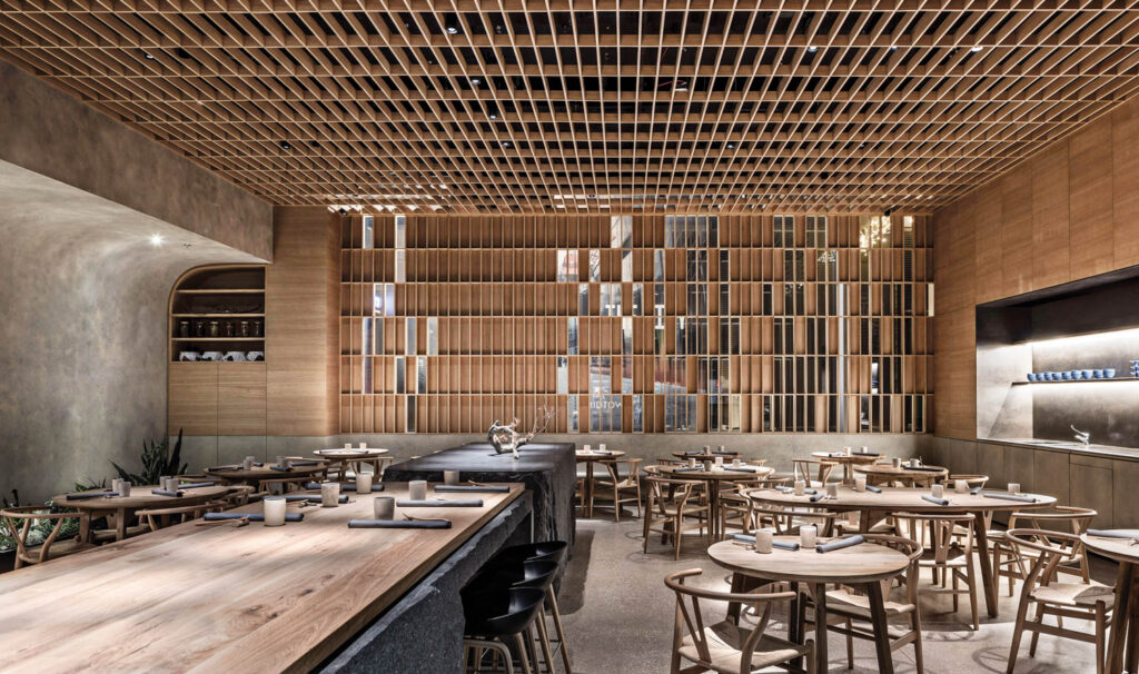 餐厅餐区板天花板