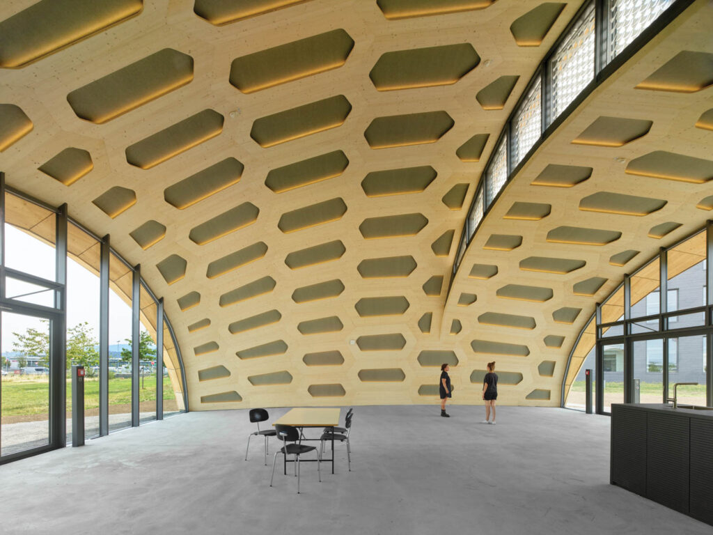 LivMATS生物模拟外壳内部33尺高并被用作自由思维空间