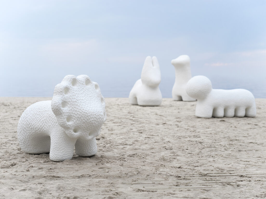 沙滩上云型动物