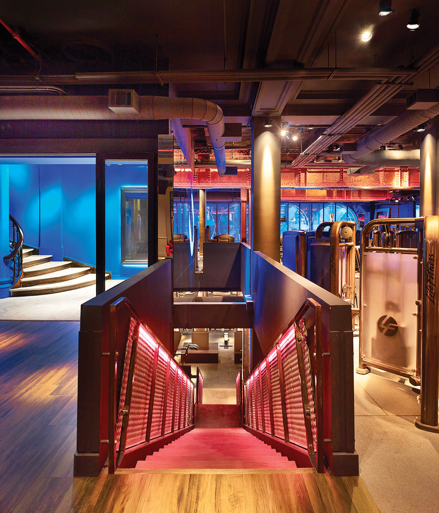 grym室带亮红灯和流水元素