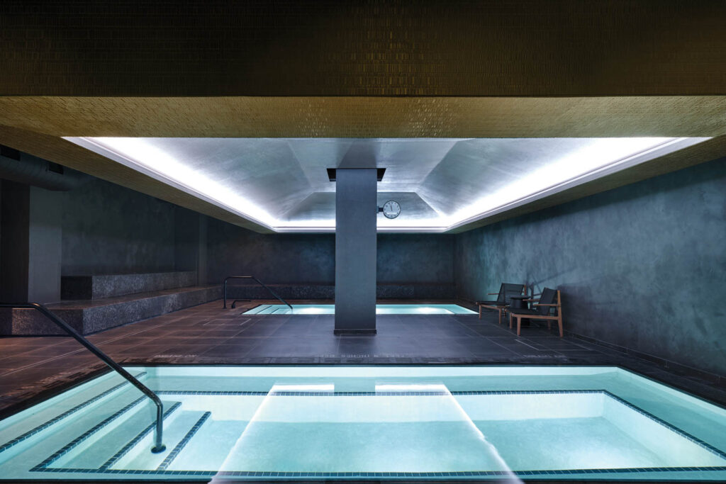 室内池用荧光灯点亮