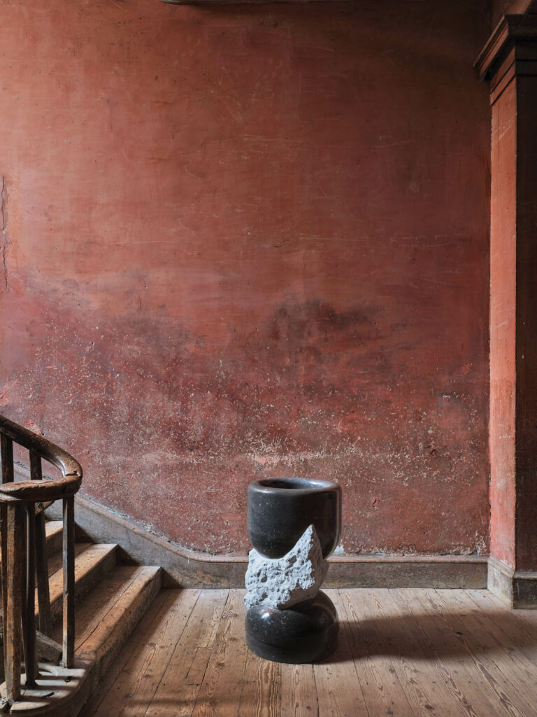 黑板楼梯生锈背景