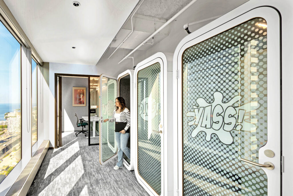 带隐私片的电话亭区受Omotopoiea图形启发