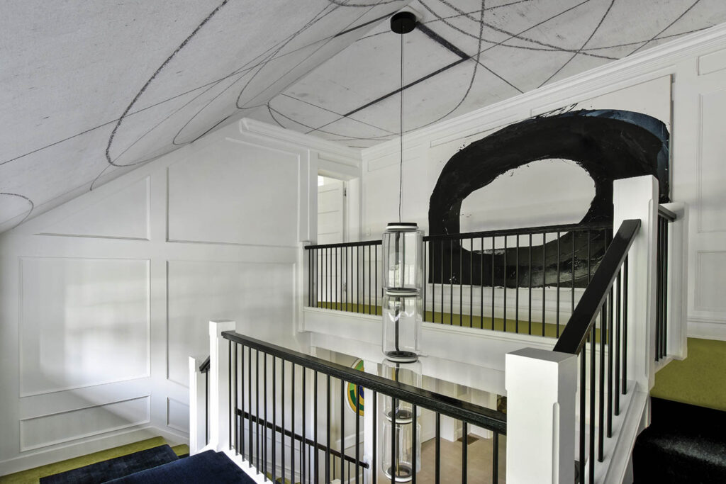 开阔楼梯上方画