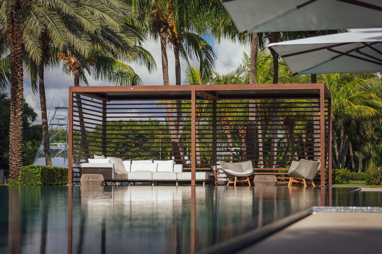 Solanox卡bana自动化Louvered Roo