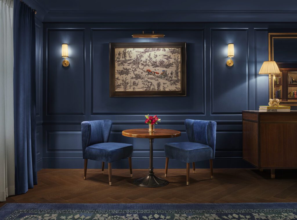 首饰皮革和天鹅绒加黑木板补充橡树地板照片由NikolasKoenig提供