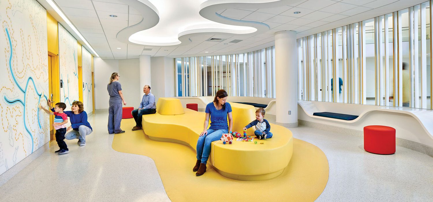 弗吉尼亚大学医院黄沙发由Perkins和Will设计