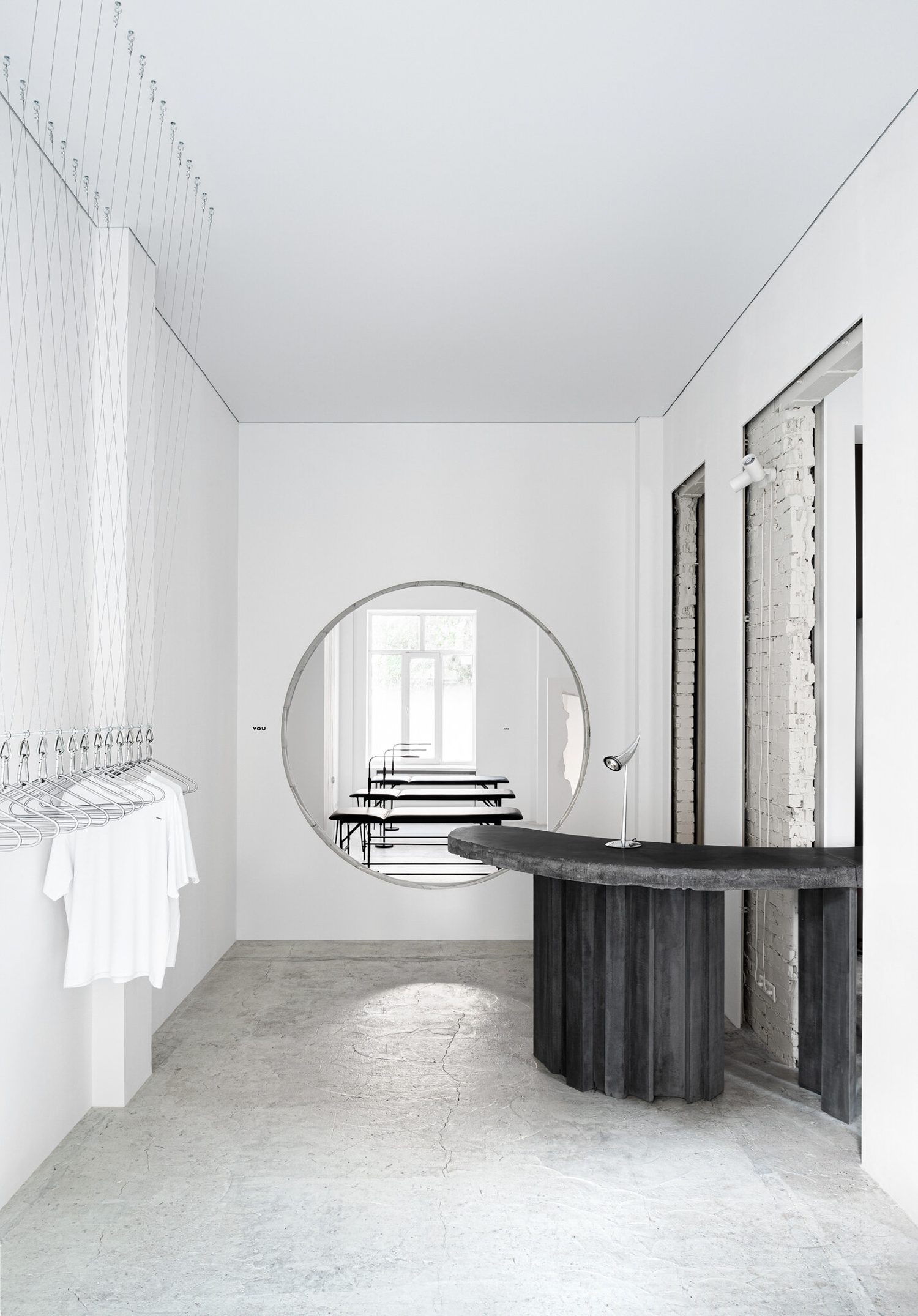 表格合并所有区域并同时作为前台和工作面供艺人设计纹身照片来源:Yevhenii Avramenko和Nata Kuryrenko