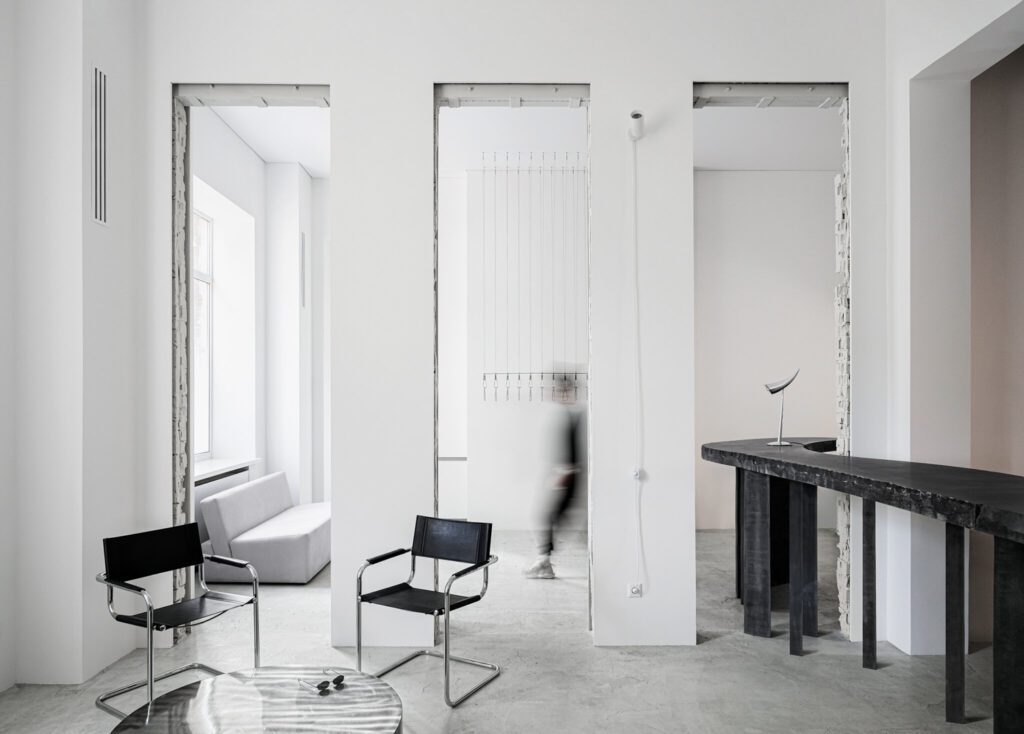 自定义石墨混凝土表重800磅照片来源:Yevhenii Avramenko和Nata Kuryrenko