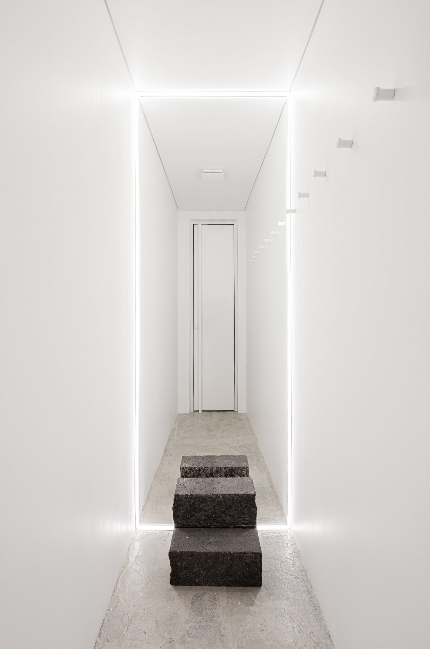 楼层粗糙混凝土照片由Yevhenii Avramenko和Nata Kuryle