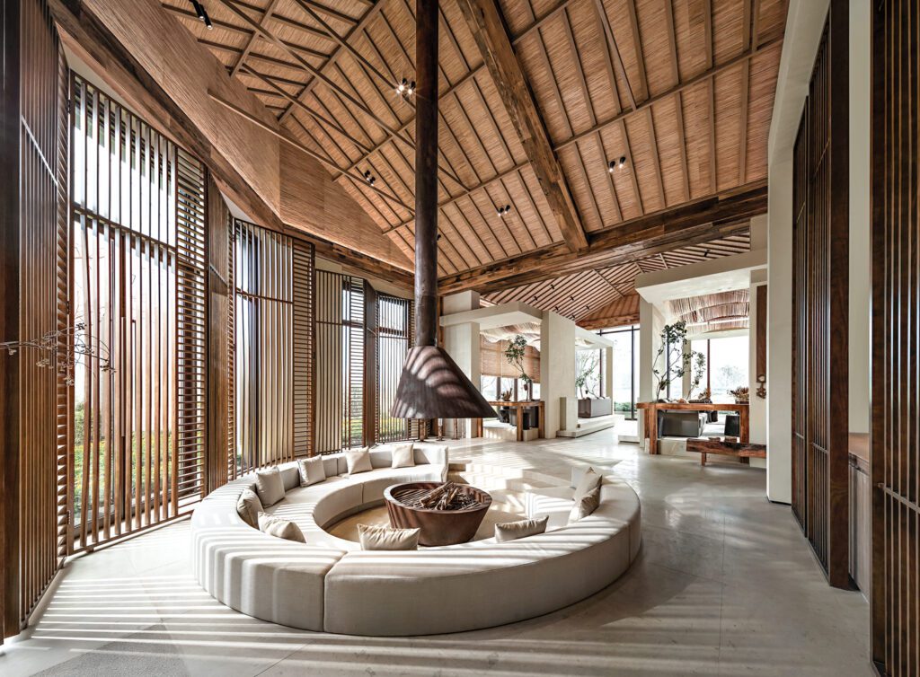 圆白沙发中心装有火坑