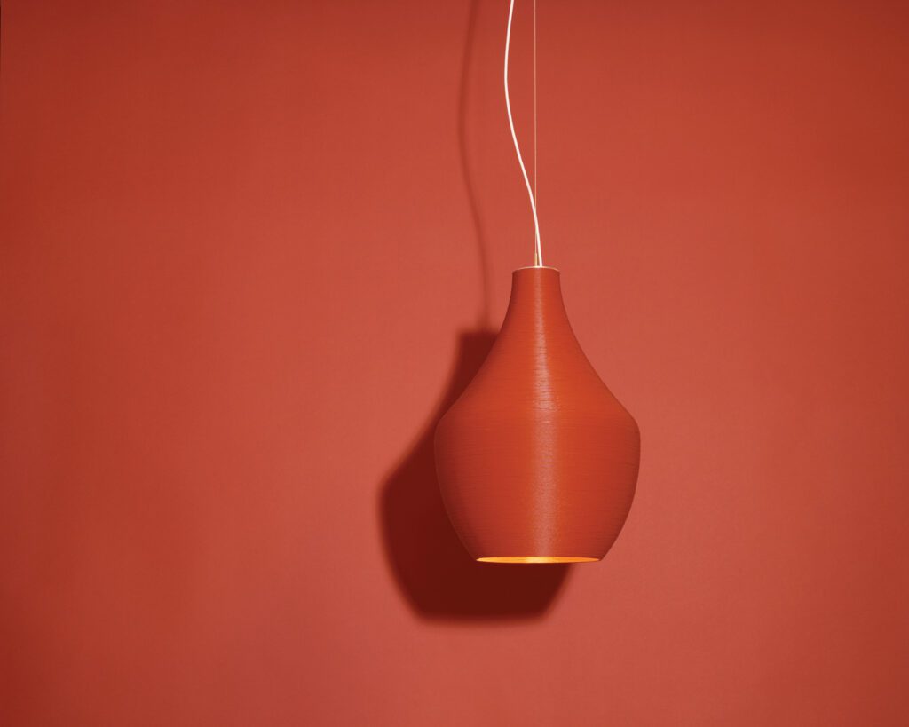 红线对匹配红背景