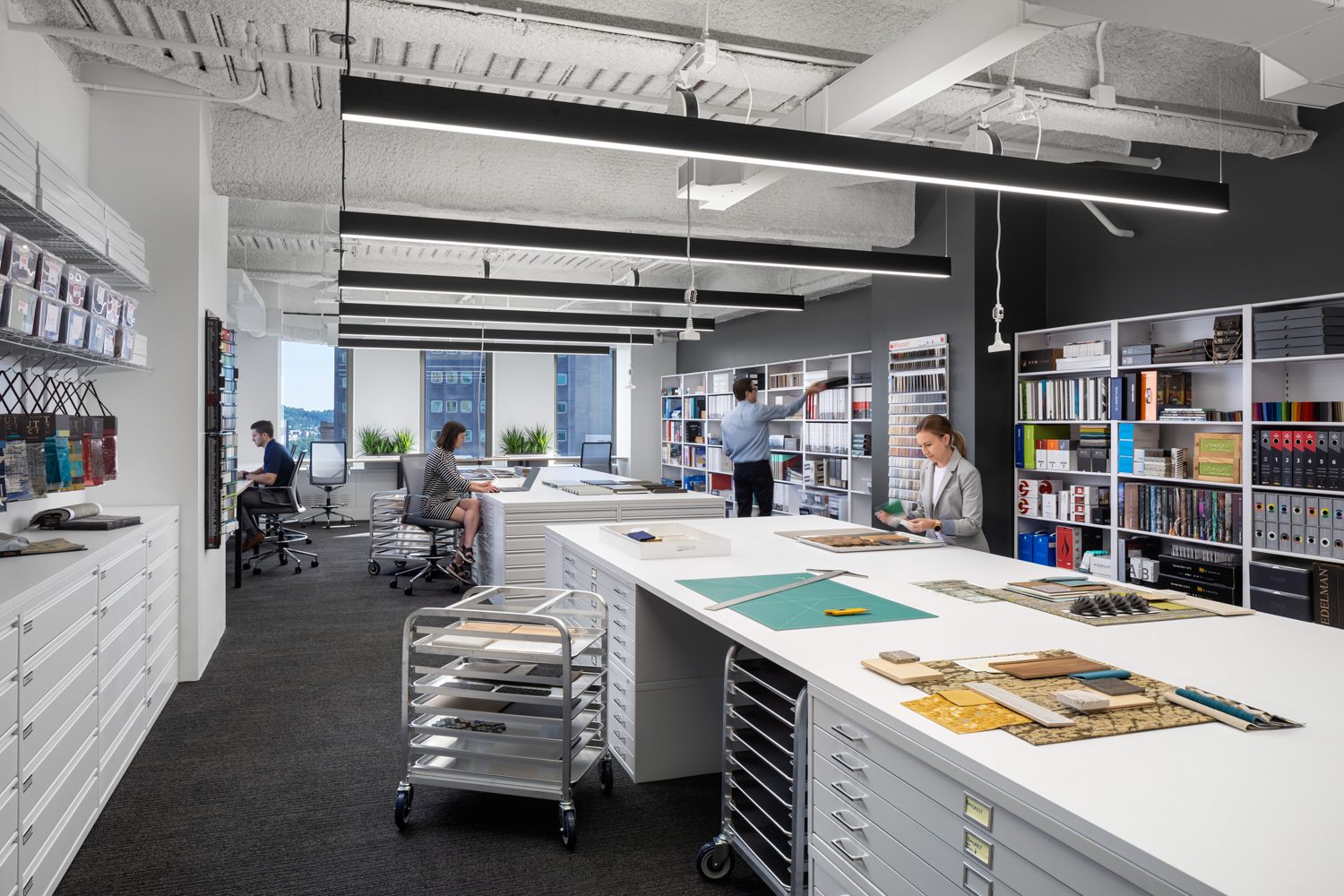 工场内,美术照亮线性定点