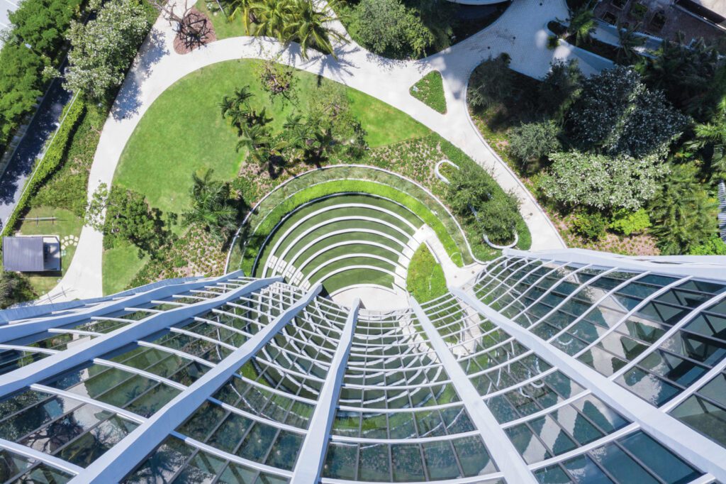 混凝土木剧院坐塔底照片由Ossip Van Duivenbode拍摄