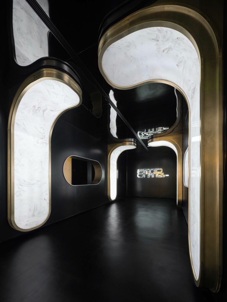 入口曲面照明装置 黄玉点对本地石门楼