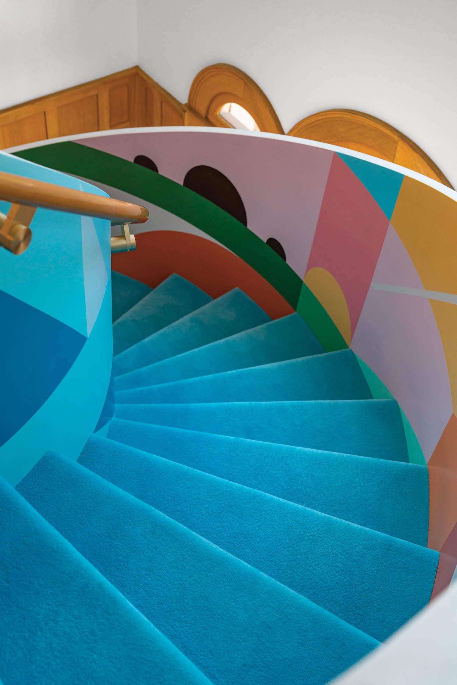 切特架构和吉斯兰比尼亚斯