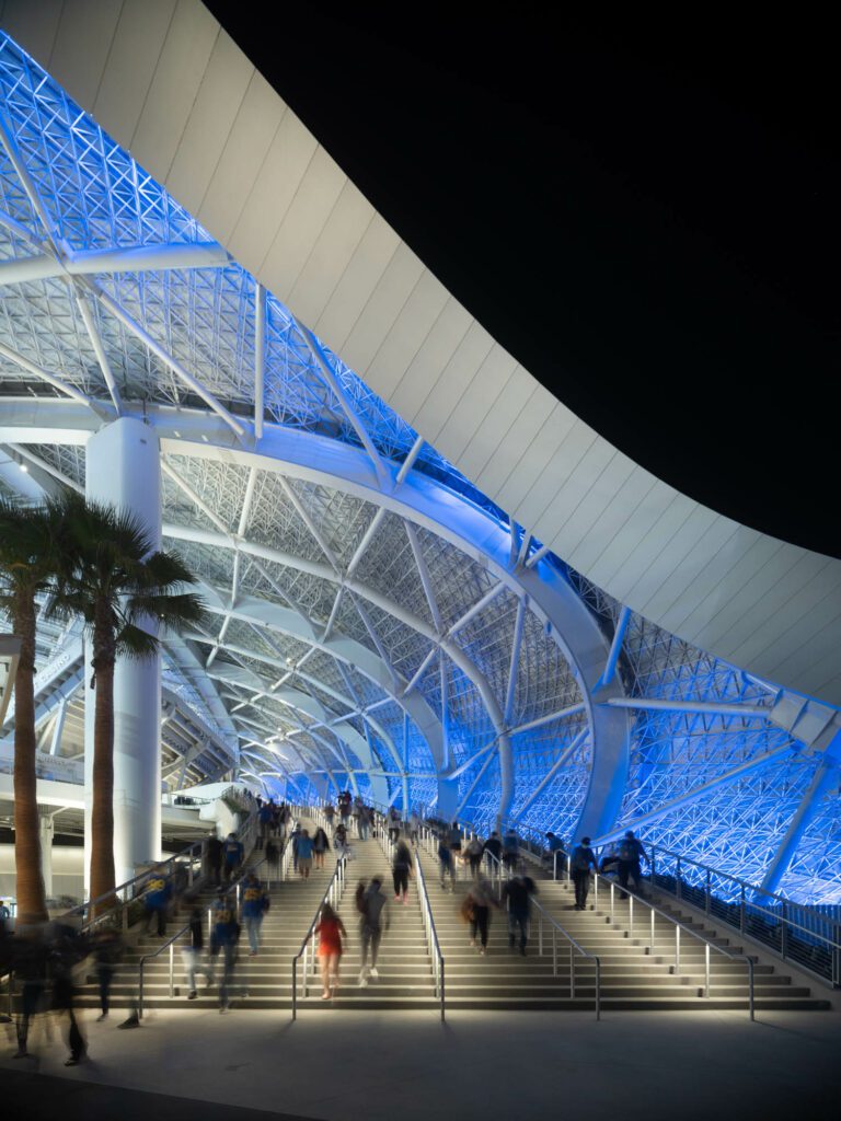 yabo app游戏和夜间音乐会可以是楼顶项目照片由Nic Lehux提供