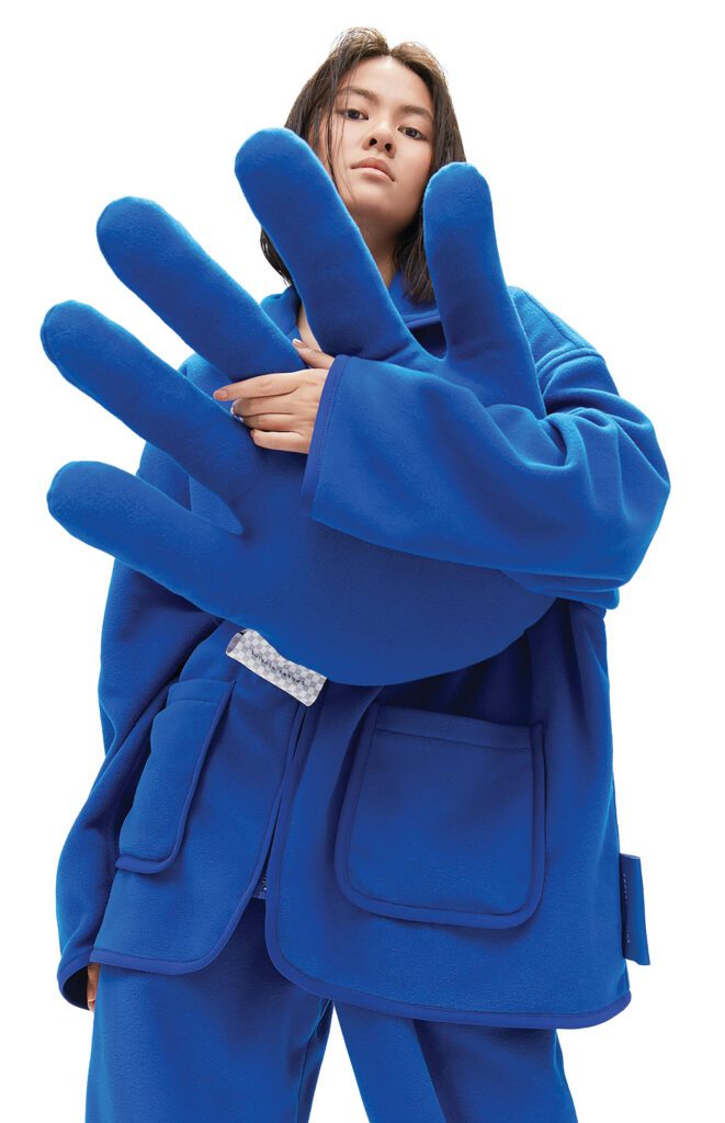 HARRYNULIEV:克罗斯比Studios创建者初时几乎启动家庭产品集合,其中包括毛帽休息服和蓝手插头,随后开通莫斯科砖模StudiosStreet米哈伊尔洛斯库托夫