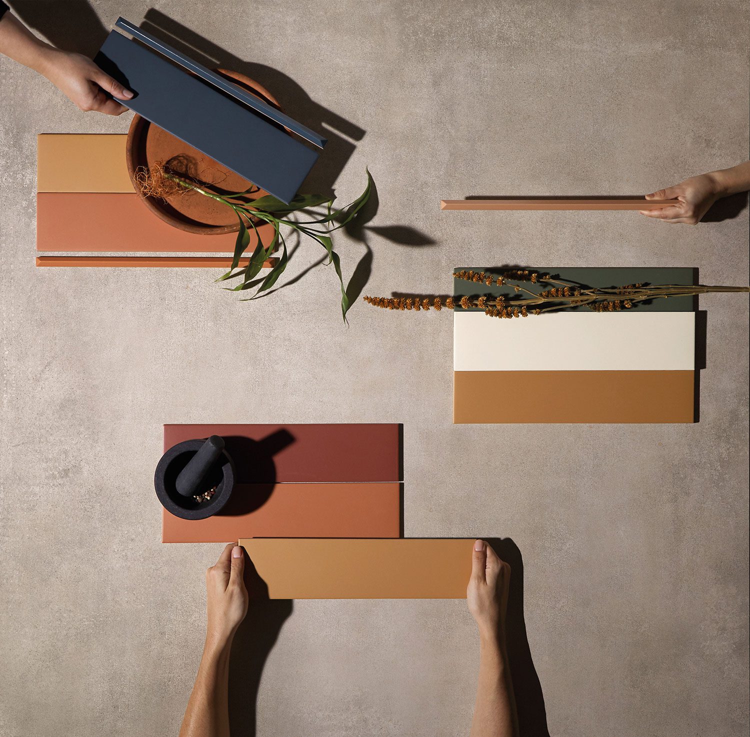 橙色、白灰色和红色瓦