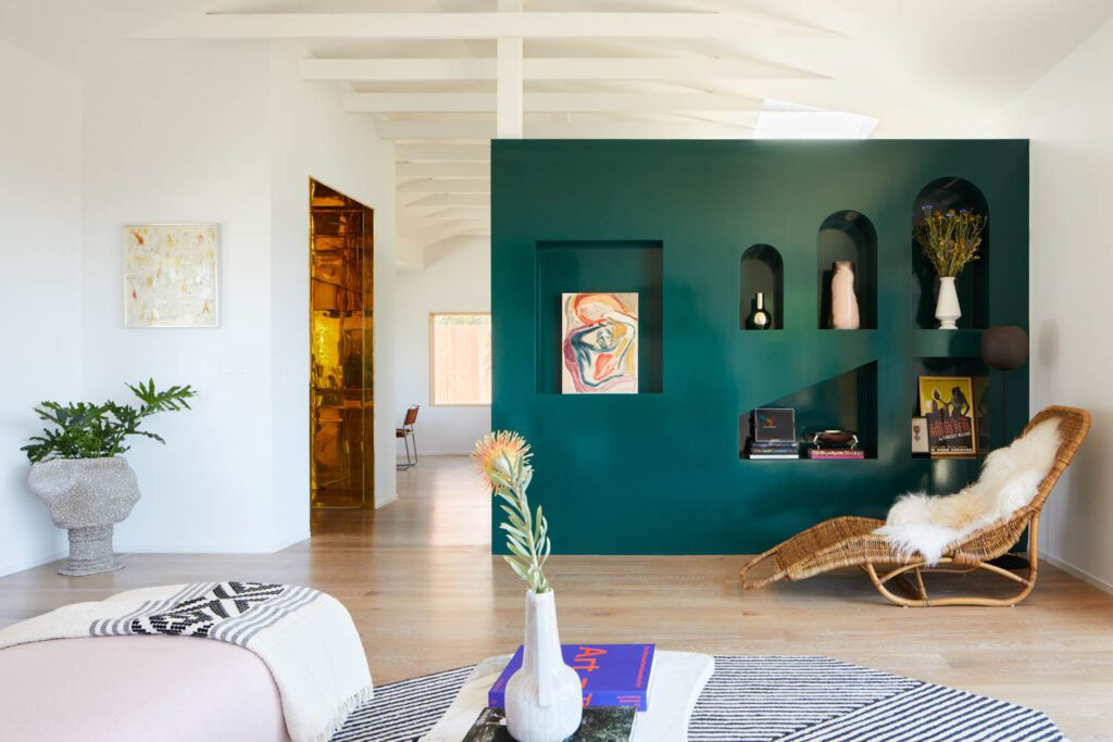 原创轮椅自阿姆斯特丹现代和楼下灯从A+R休息前单机绿盒内置艺术存储陶瓷板由LGSStudio制作