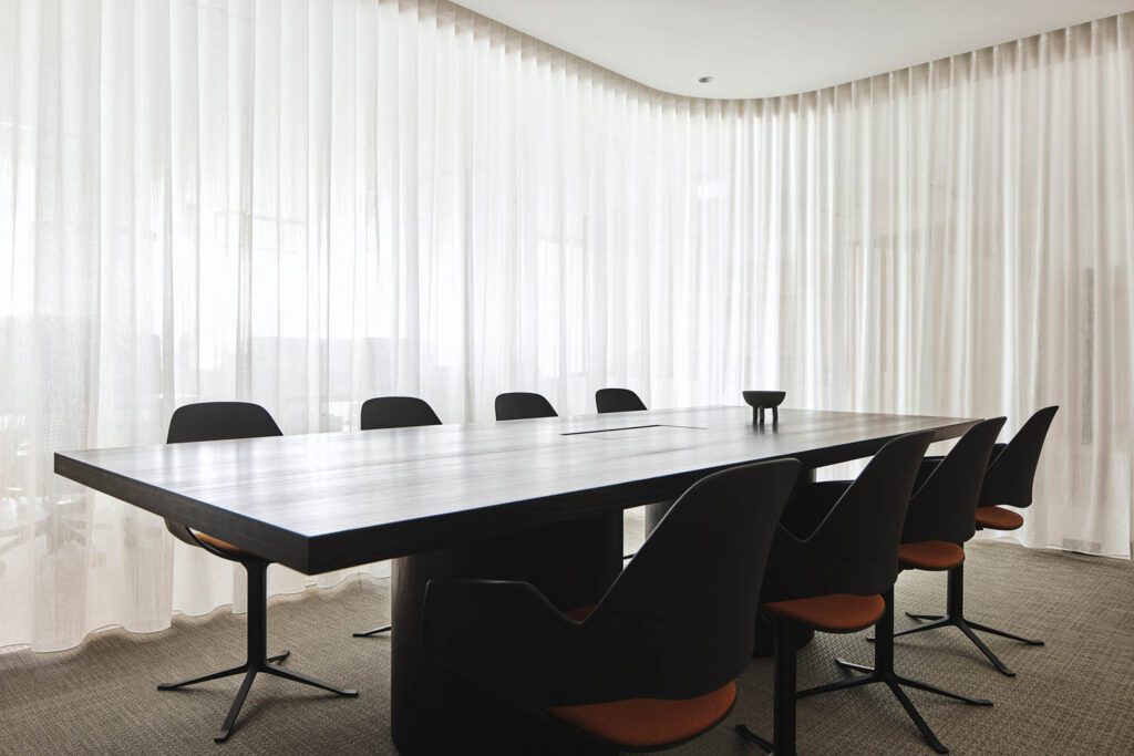 软透明窗帘会议室全局 办公室对家庭宁静感