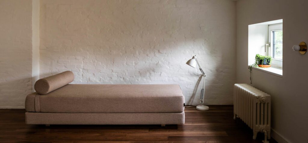 库尔特白兰地Foftline日间床和Michael Anastrassiades