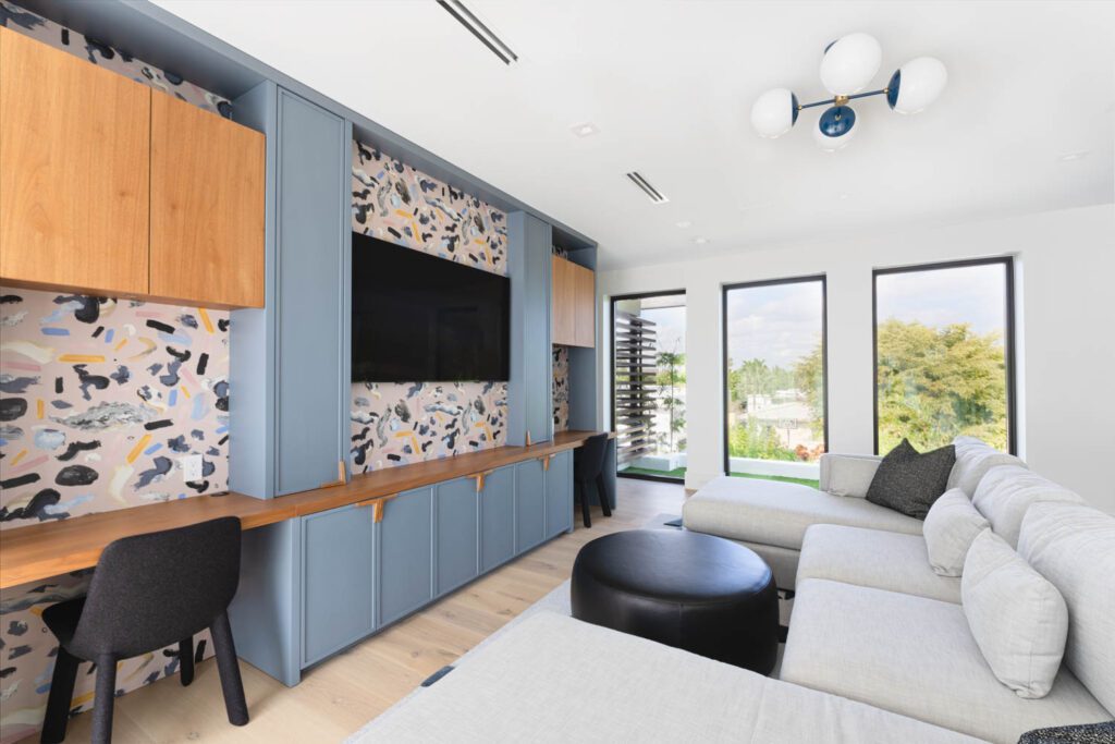 MitchellGold+Bob Williams的沙发和Art+Loom的地毯