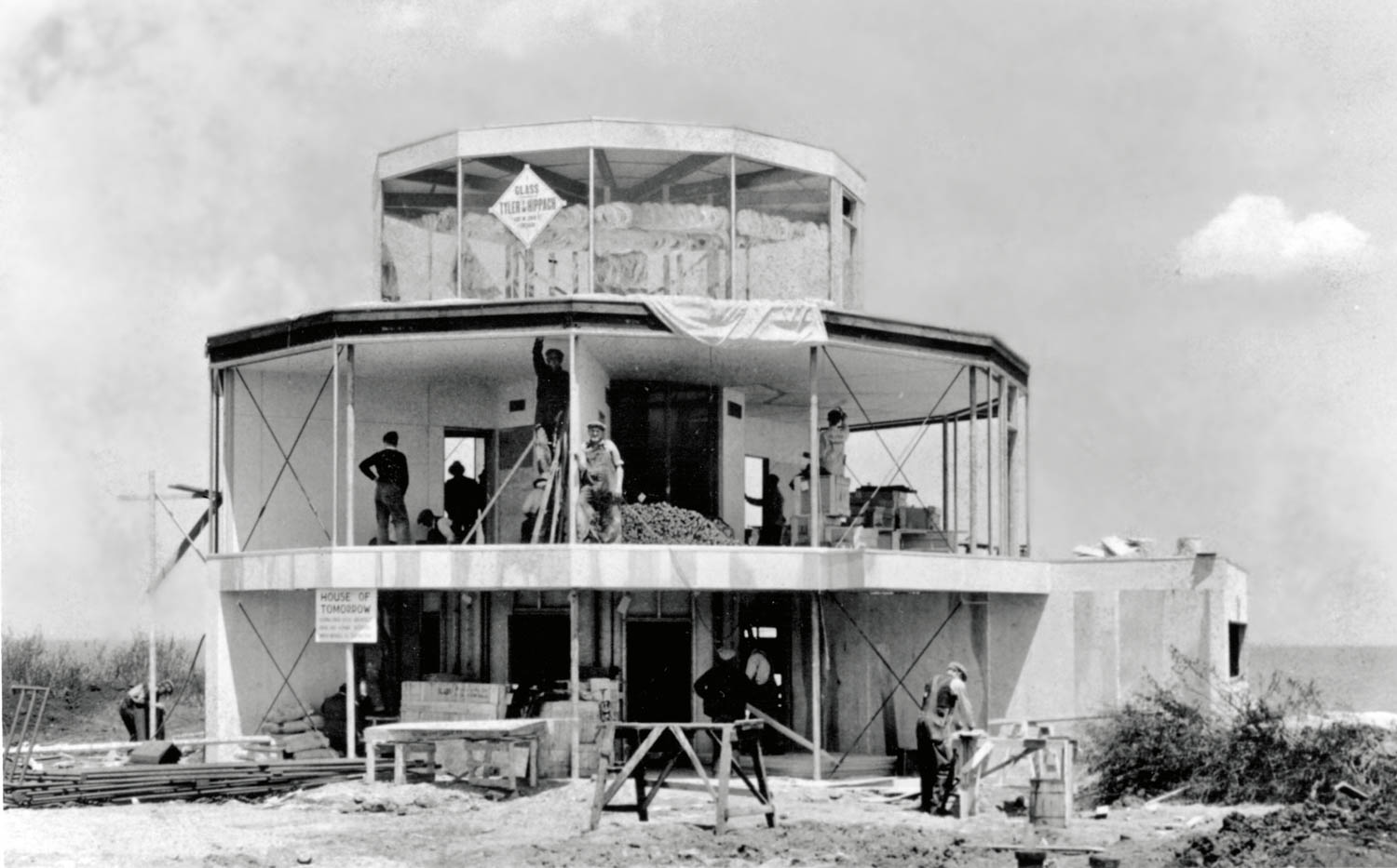 十二面钢框玻璃搭建者包括首机GE洗碗机和个人机库